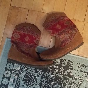 Minnetonic moccasin boots